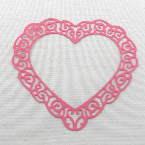 N°638 d'un joli cœur évidé  en papier rose foncé n°2  découpage fin
