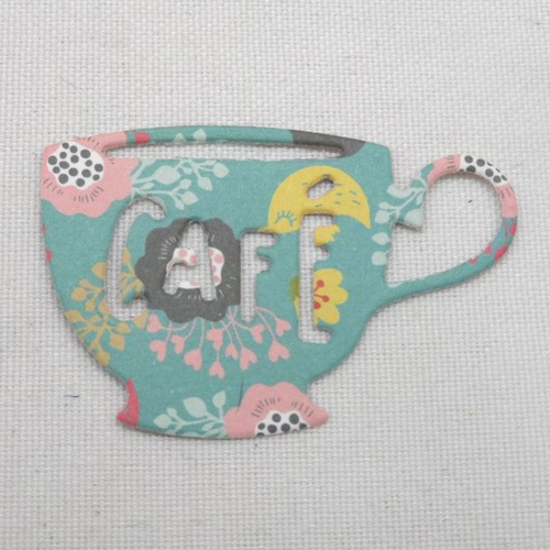 N°328  petite tasse de café en papier fond vert à motif fleuri  découpage