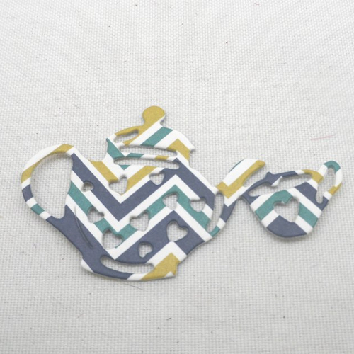 N°611 théière et sa tasse avec des cœurs   en papier fond blanc à motif vert bleu marine ocre  vague  découpage  fin