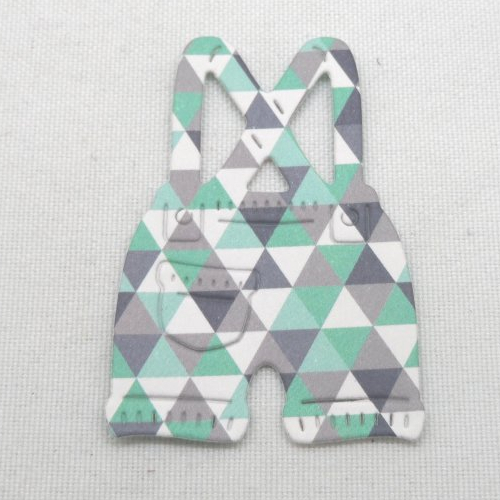 N°13 short à bretelles en papier  à motifs triangles blancs verts gris noirs vêtement enfant  découpage