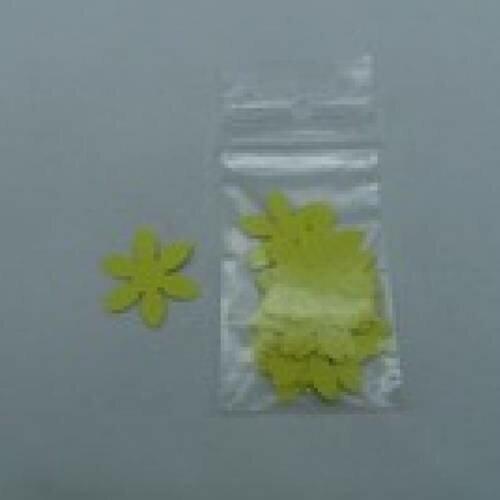N°40 lot de 25 petites fleurs en papier  jaune verdâtre  embellissement découpe