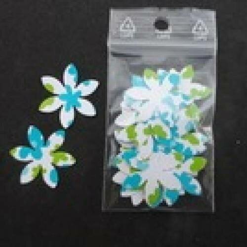 N°40 lot de 25 petites fleurs en papier fond blanc   +motif vert bleu   embellissement découpe