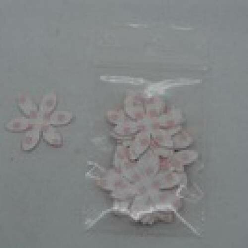 N°40 lot de 25 petites fleurs en papier vichy   rose et blanc embellissement découpe