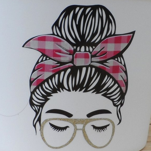 N°1457 "sticker"  tête de femme chignon foulard lunette en vinyle vichy  rouge et blanc découpage
