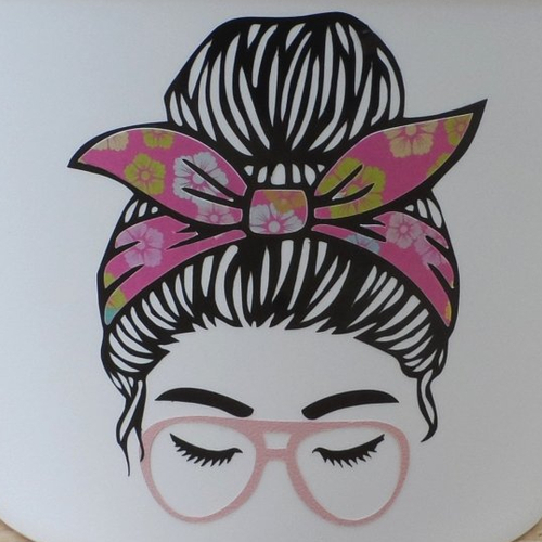 N°1457 "sticker"  tête de femme chignon foulard lunette en vinyle fond rose  à fleurs