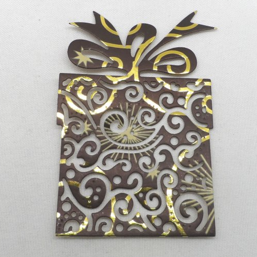 N°1451 gros paquet cadeau en papier  tri couleur  ivoire doré brillant et marron  découpage  fin