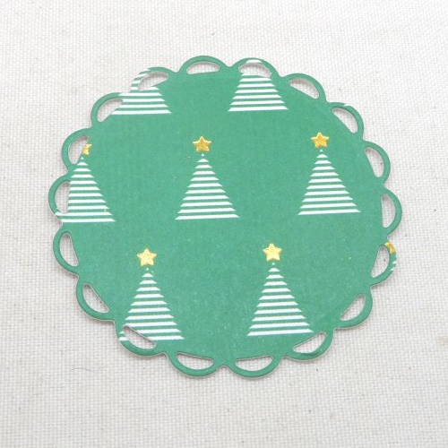 1014  jolie cercle festonné  en papier  thème de noël  avec sapin  étoile dorée pour décorer  vos cartes