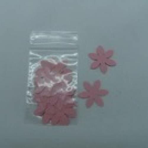 N°40 lot de 25 petites fleurs en papier  rose foncé   embellissement découpe