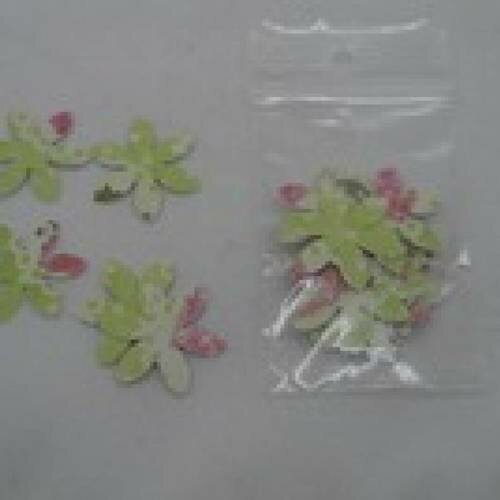 N°40 lot de 25 petites fleurs en papier fond blanc vert  à motif rose  et paillettes   embellissement découpe