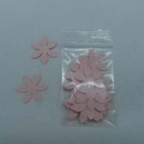 N°40 lot de 25 petites fleurs en papier rose pale   embellissement découpe