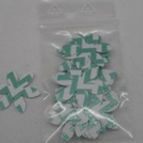 N°40 lot de 25 petites fleurs en papier fond blanc à zig zag vert  et paillettes embellissement découpe
