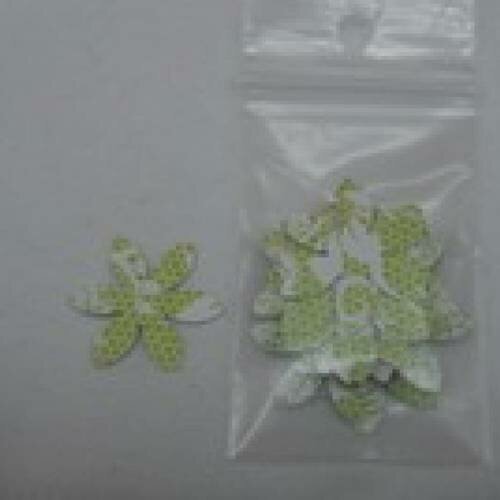 N°40 lot de 25 petites fleurs en papier fond blanc à motif vert  et paillettes   embellissement découpe