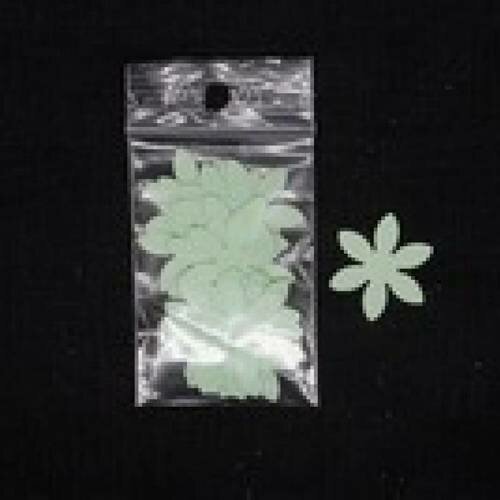 N°40 lot de 25 petites fleurs en papier   vert clair    embellissement découpe 