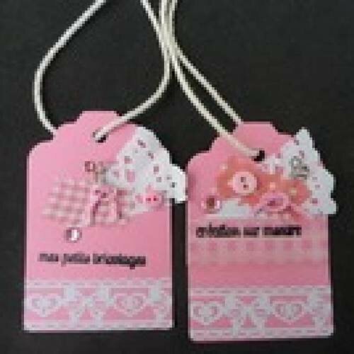 N°43 lot de deux étiquettes roses fait main avec texte et décorations 
