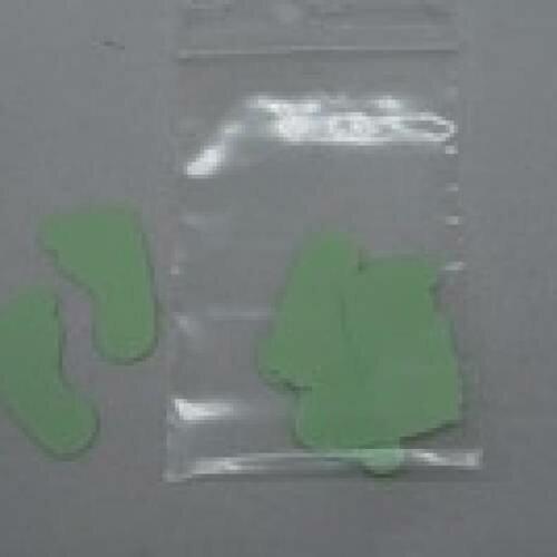 N°45 lot de dix petits pieds en papier vert clair