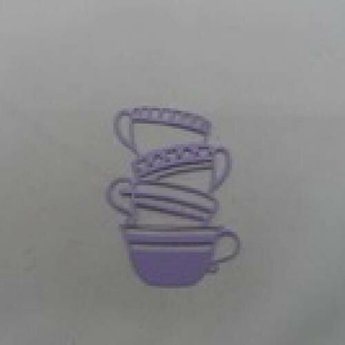 N°50 d'une pile de tasses en papier violet  clair  découpage fin