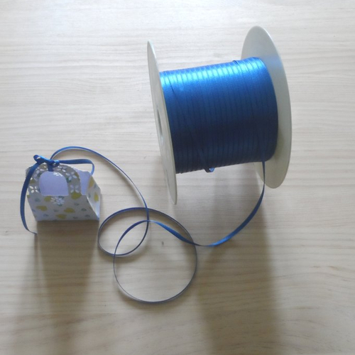 N°175 ruban satin bleu  de 3 mm  vendu au mètre