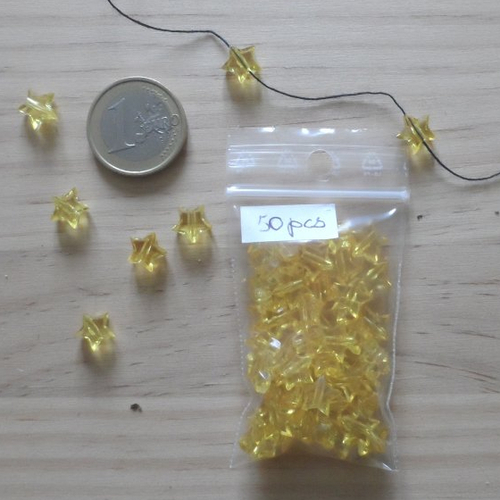 N°438 lot de 50 petites perles étoiles transparentes jaune