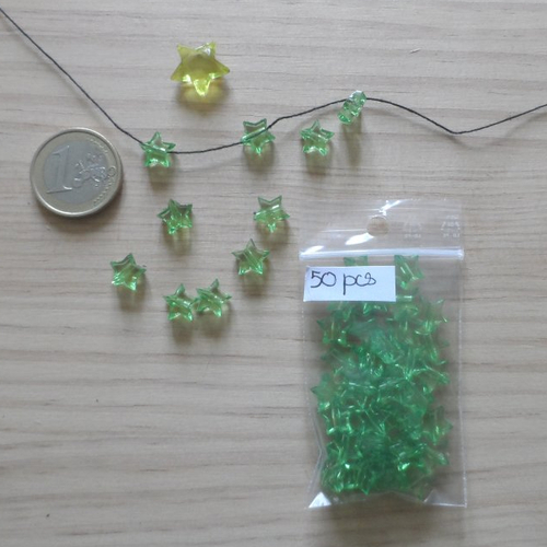 N°438 lot de 50 petites perles étoiles transparentes  vert