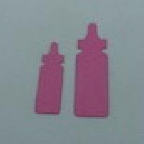 N°5 de deux biberons en papier rose foncé  découpage