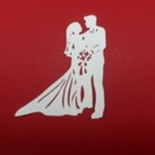 N°56 d'un couple en habit de mariage  en papier  blanc découpage