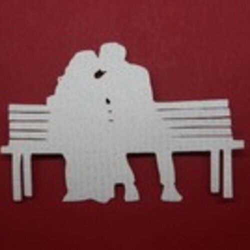 N°58 d'un couple d'amoureux sur un banc  en papier tapisserie blanc à paillette   embellissement