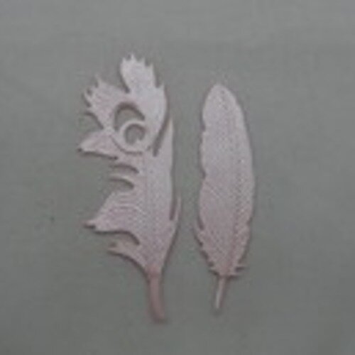 N°60 paire de plumes  en papier  roses satinées découpage et gaufrage 