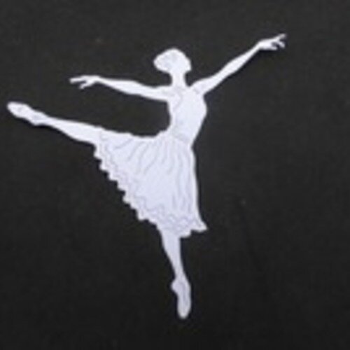 N°63 ballerine arabesque en papier blanc  découpage fin