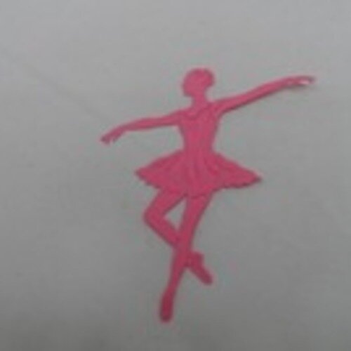 N°64  ballerine en pointe en papier rose n°2  découpage fin 