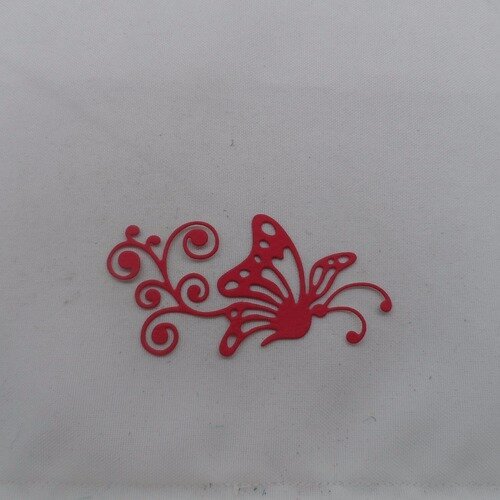 N°80 d'un papillon  en papier rouge   découpage fin