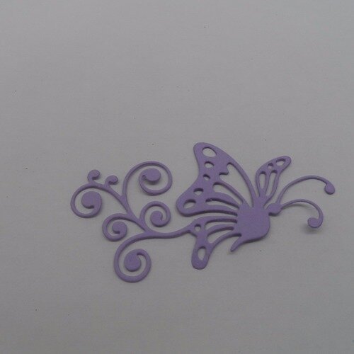 N°80 d'un papillon  en papier violet clair   découpage fin