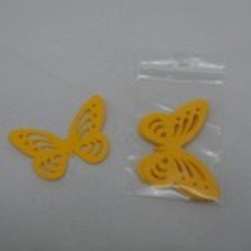 N°81 lot de dix papillons en papier jaune vif   embellissement
