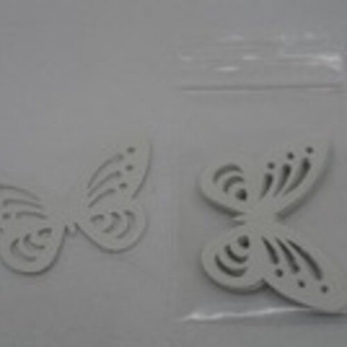 N°81 lot de dix papillons en papier gris pale   embellissement