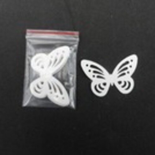 N°81 lot de dix papillons en papier  blanc  embellissement