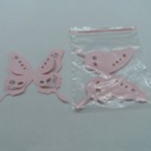 N°82 lot de cinq papillons mireille  en papier rose    embellissement
