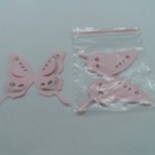 N°83 lot de cinq papillons mireille  en papier rose   embellissement