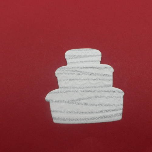N°247  d'un gâteau  en papier   tapisserie blanc à rayure argentée  découpage fin 