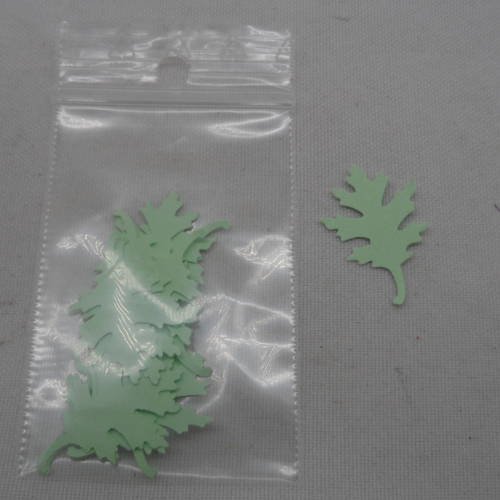 N°1007  lot de 10 feuilles de chêne   en papier   vert clair   pour  embellissement