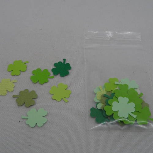 N°1006  lot de 25 petits trèfles  en papier  camaïeu de  vert   pour  embellissement