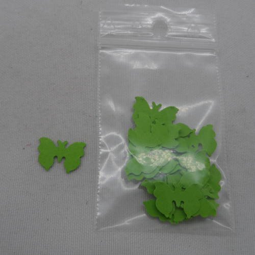 N°1005  lot de 25 petits papillons  en papier   vert   pour  embellissement