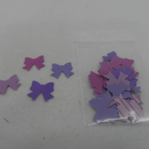 N°1000  lot de 25 petits nœuds en papier camaïeu de  violet pour  embellissement