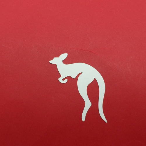 N°859  petit kangourou  en papier gris très pale   découpage 