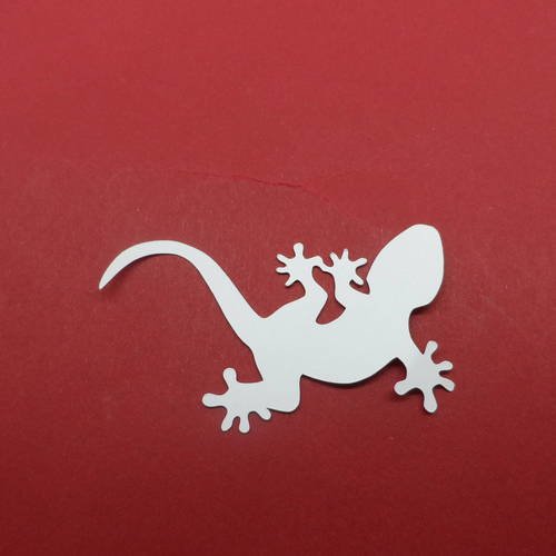 N°854 jolie salamandre en papier blanc    découpage 