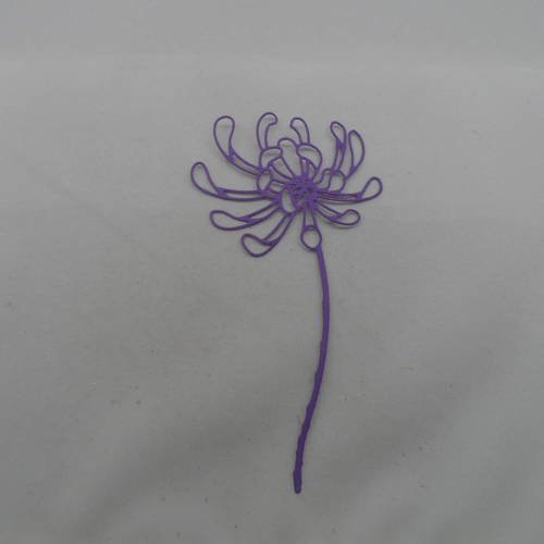 N°295  grande fleur fine  en papier violet   découpage fin