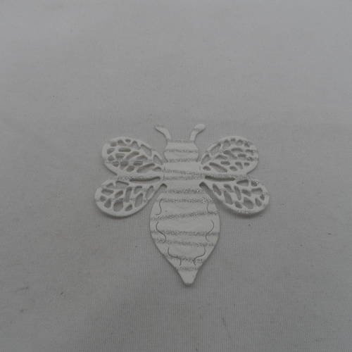 N°753  d'une jolie abeille   en papier  tapisserie blanc à rayures argenté découpage fin et gaufrage 