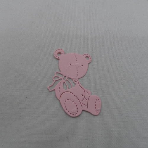 N°665 adorable petit ourson   en papier rose  découpage fin et gaufrage