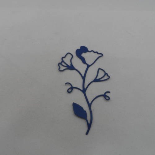 N°804  jolie fleur n°1 fine  en papier bleu marine   découpage fin