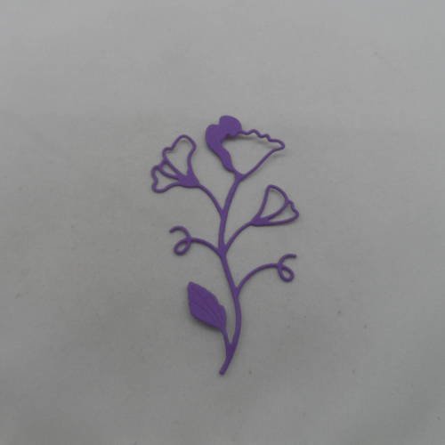 N°804  jolie fleur n°1 fine  en papier violet   découpage fin