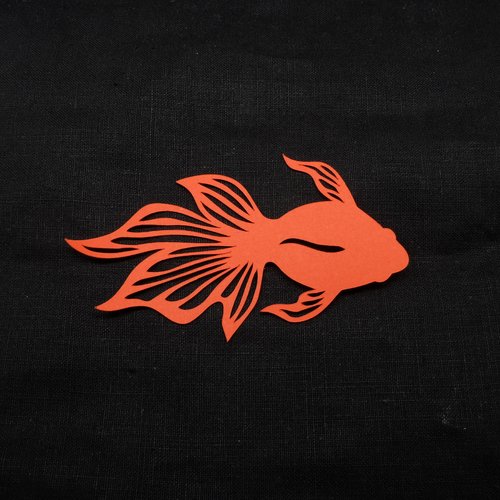 N°218  poisson   en papier orange foncé embellissement 