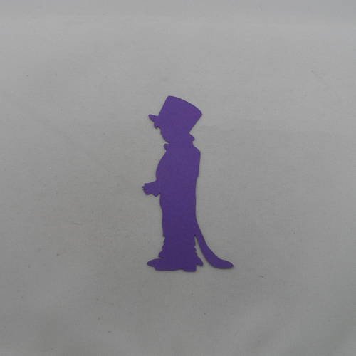 N°830 d'un petit garçon "déguisé"  en papier violet découpage 